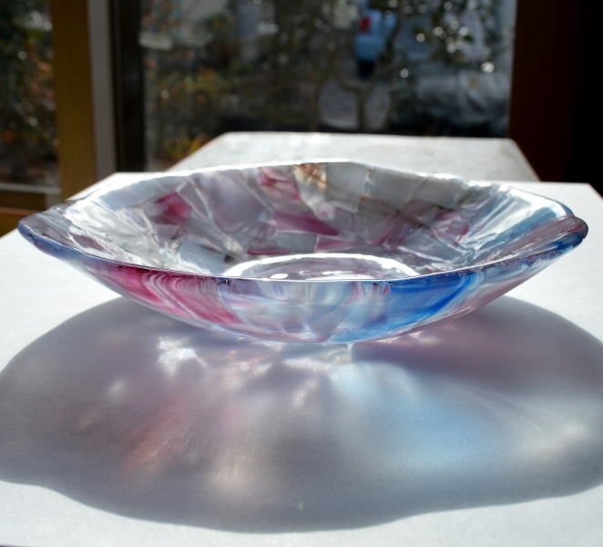 約８ｍｍ厚の重量感あるガラスの大皿