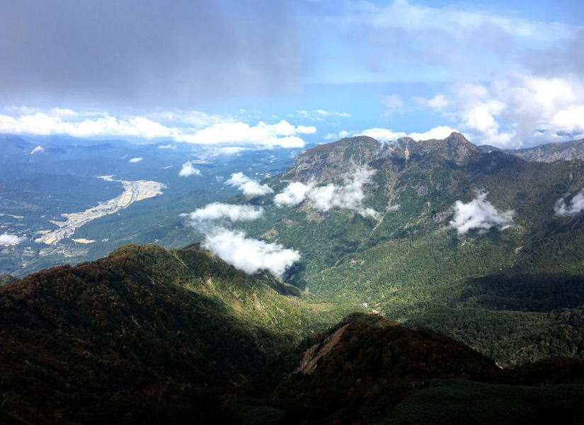頸城山塊を望む