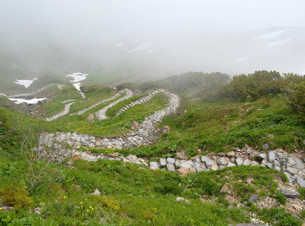 砂防新道石畳