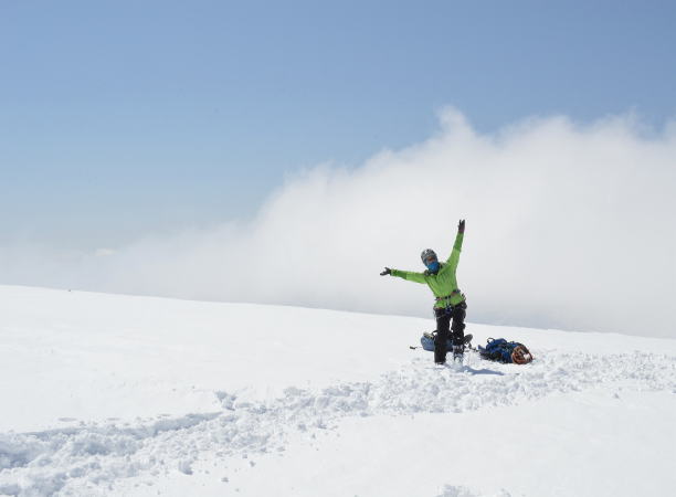 大雪原でポーズ