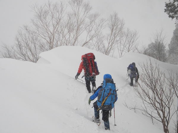 雪庇に注意