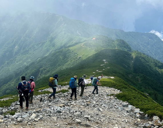 種池山荘へ