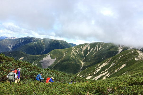 鏡平山荘へ戻る