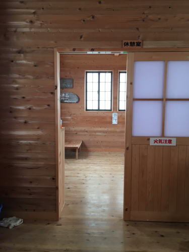 小秀山避難小屋