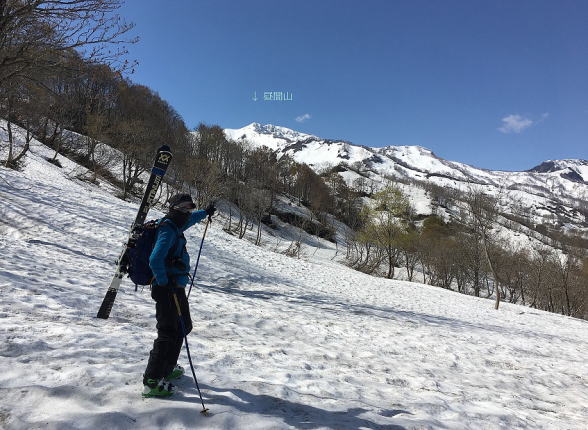 昼闇山を望む