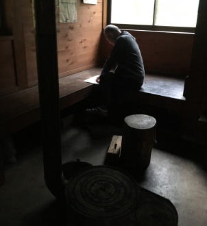 避難小屋内