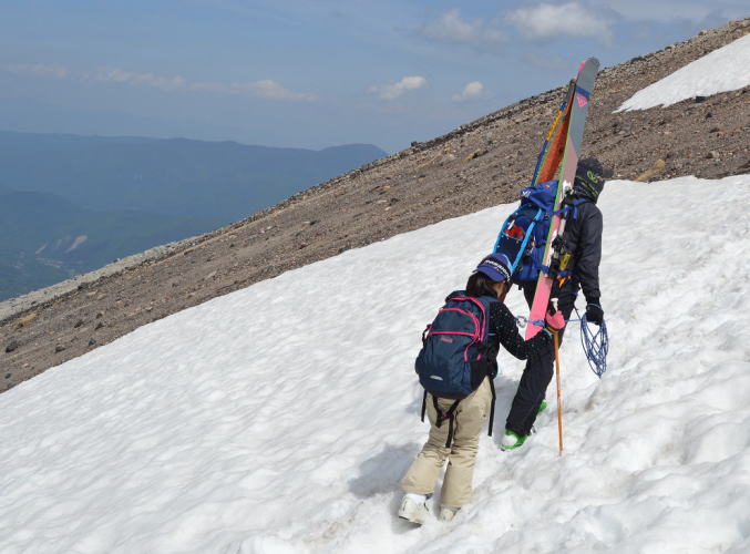 蚕玉岳山頂へ