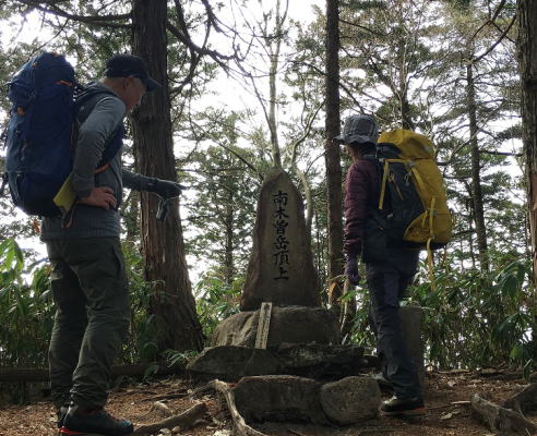南木曽岳山頂