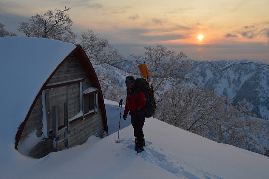 奥長倉避難小屋着