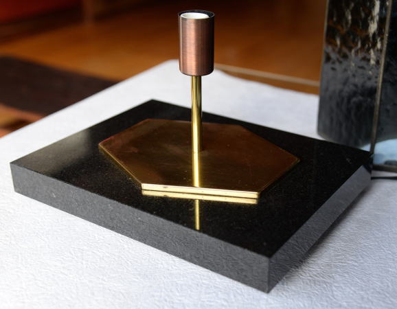 自然石と真鍮ベース