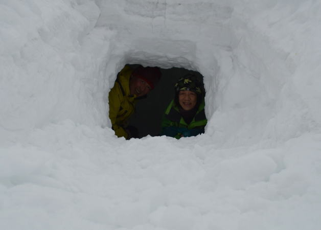 雪洞内から
