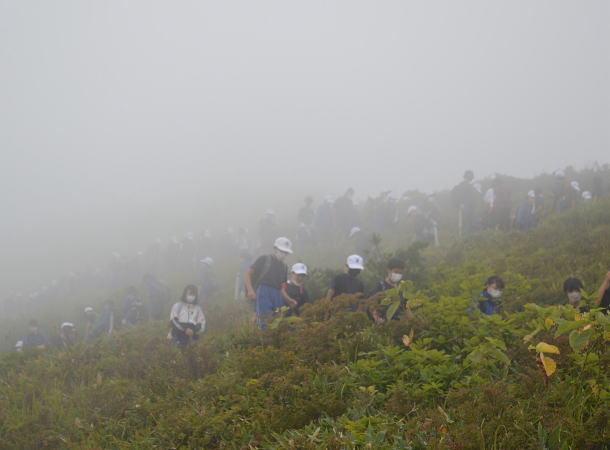 ガスの中の下山