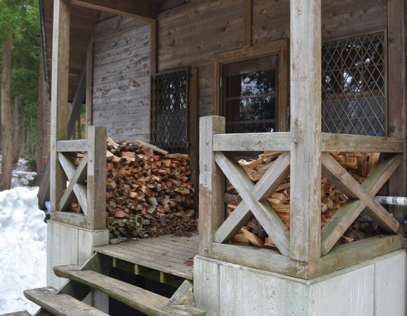 中ノ平避難小屋薪確認