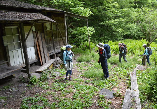 岩魚留小屋