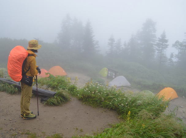 西穂山荘テン場１３張