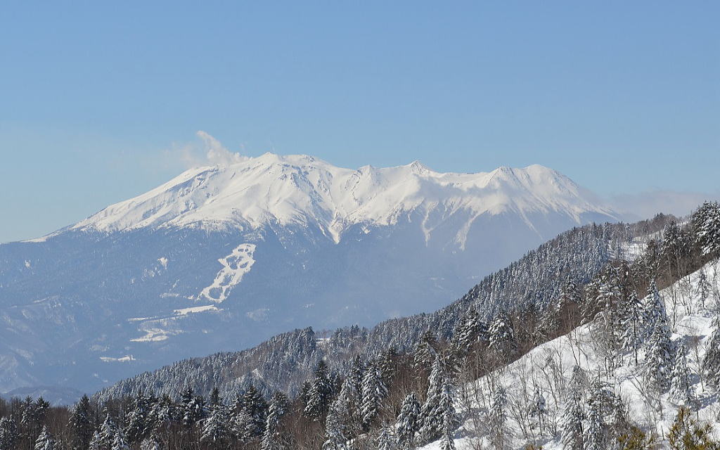 噴煙上がる御嶽山